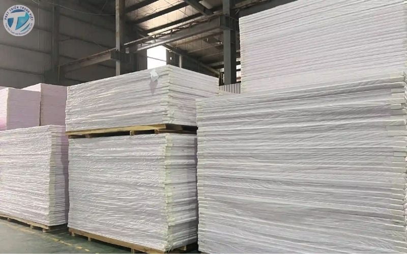 Tấm formex là một loại vật liệu được làm từ nhựa PVC